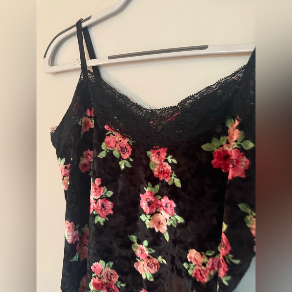 No Boundaries Velvet Floral Tank - Picture 2 of 6